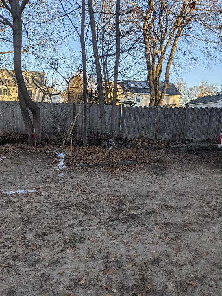 12 Courtland Street Nashua NH 03064