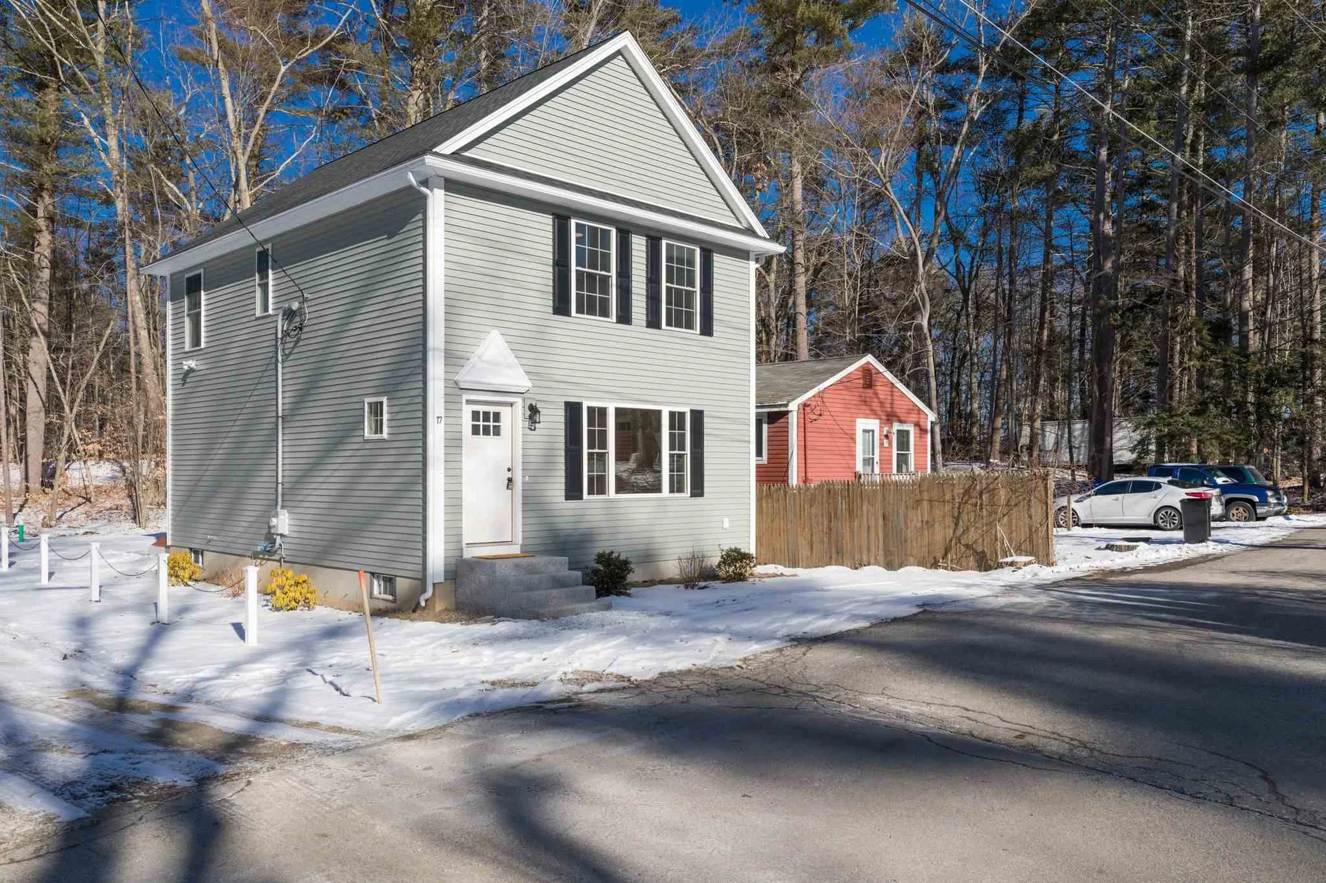17 1st Street Kingston NH 03848-3701