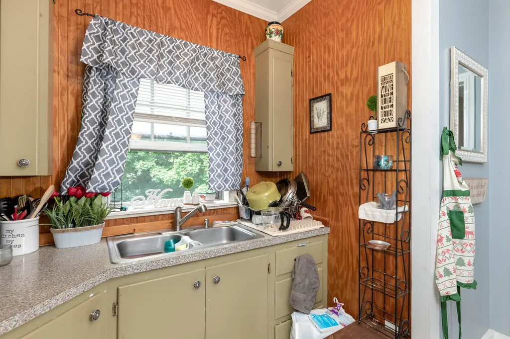 42 Tyler Street Laconia NH 03246