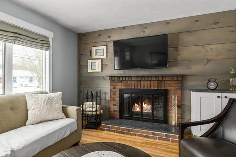12 Suzanne Drive Portsmouth NH 03801
