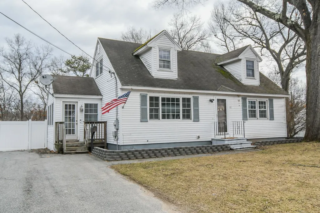 82 Gillis Street Nashua NH 03060