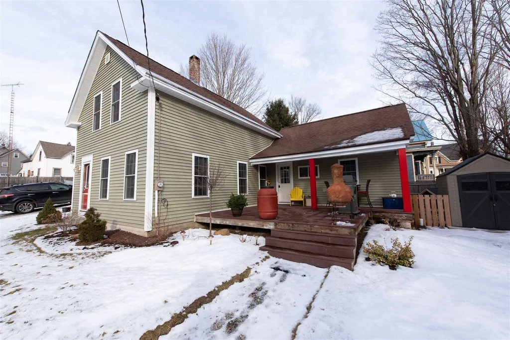 48 Maple Square Franklin NH 03235