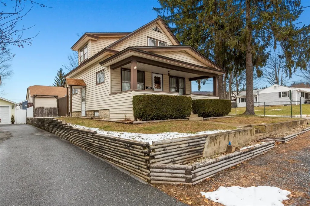 108 Warn Street Bennington VT 05201
