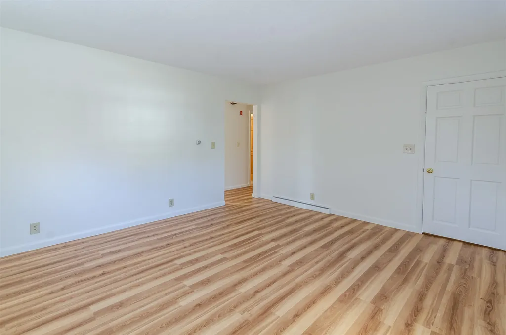5-7 Victoria Circle Pelham NH 03076