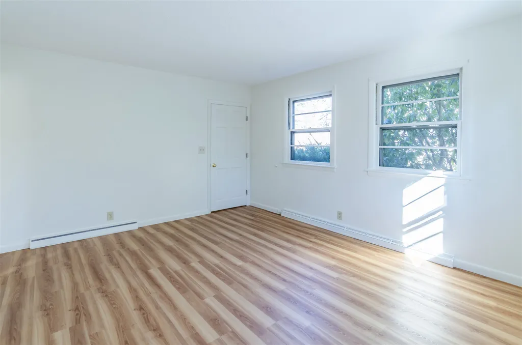 5-7 Victoria Circle Pelham NH 03076