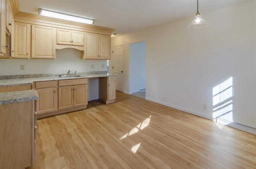 5-7 Victoria Circle Pelham NH 03076