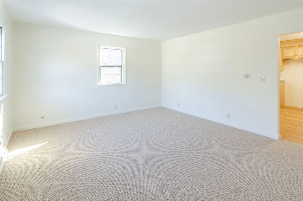 5-7 Victoria Circle Pelham NH 03076