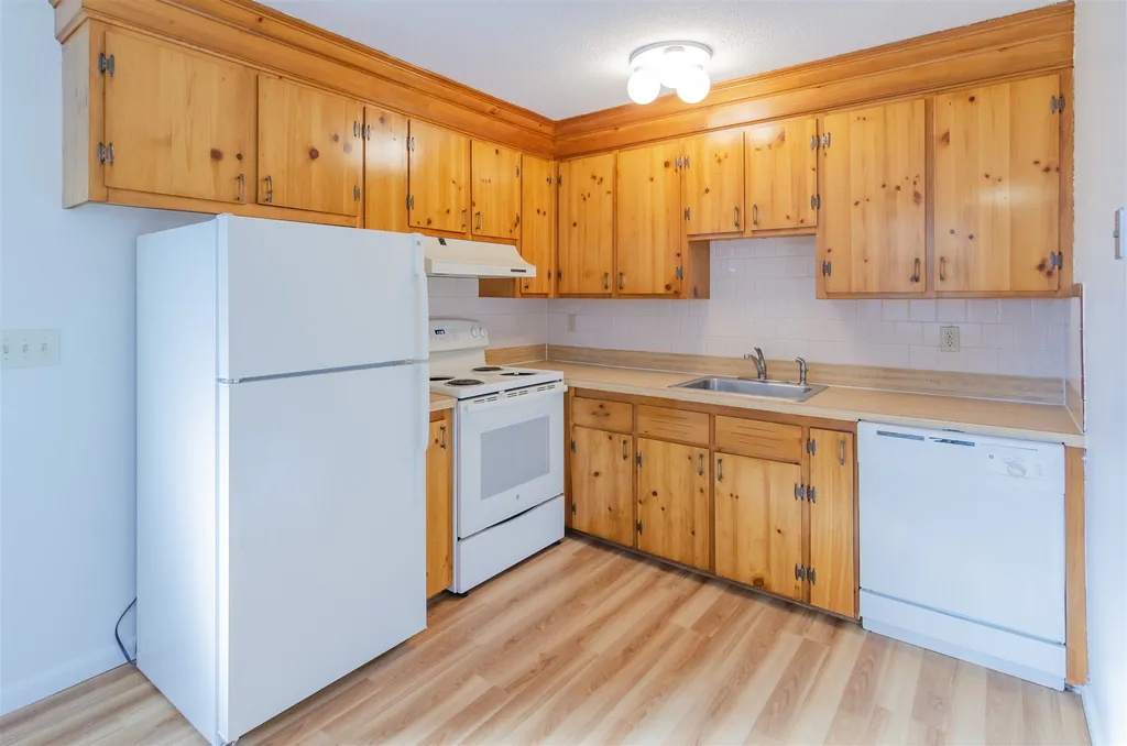 5-7 Victoria Circle Pelham NH 03076