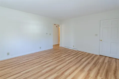 5-7 Victoria Circle Pelham NH 03076