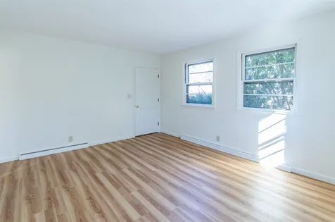 5-7 Victoria Circle Pelham NH 03076