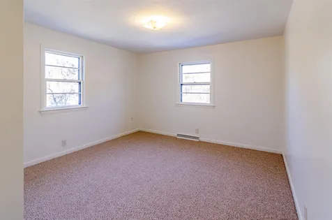 5-7 Victoria Circle Pelham NH 03076