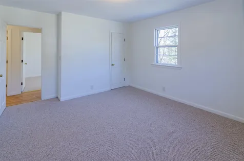 5-7 Victoria Circle Pelham NH 03076