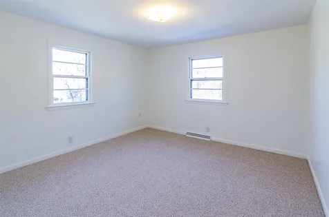 5-7 Victoria Circle Pelham NH 03076