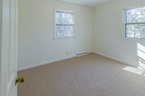5-7 Victoria Circle Pelham NH 03076
