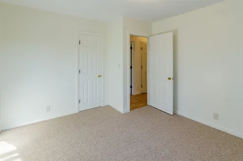 5-7 Victoria Circle Pelham NH 03076