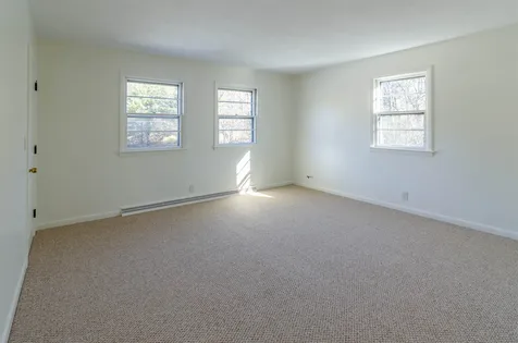 5-7 Victoria Circle Pelham NH 03076