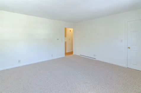 5-7 Victoria Circle Pelham NH 03076