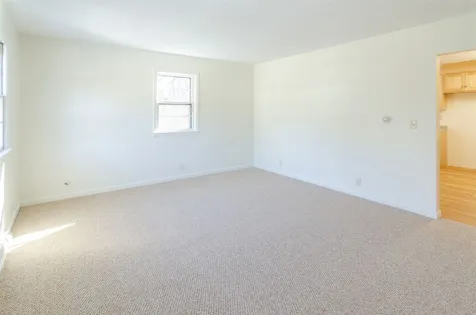 5-7 Victoria Circle Pelham NH 03076