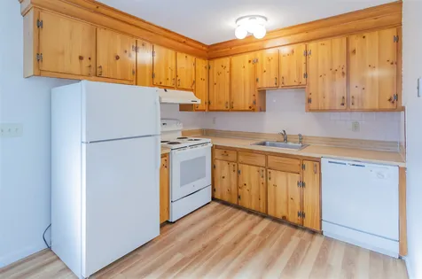 5-7 Victoria Circle Pelham NH 03076