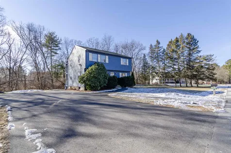 5-7 Victoria Circle Pelham NH 03076