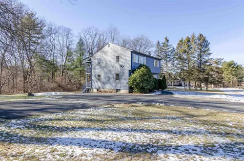 5-7 Victoria Circle Pelham NH 03076