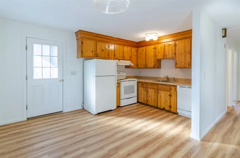 5-7 Victoria Circle Pelham NH 03076