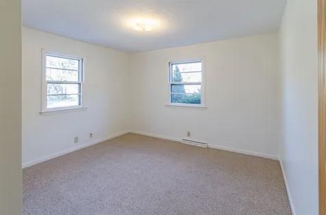 5-7 Victoria Circle Pelham NH 03076