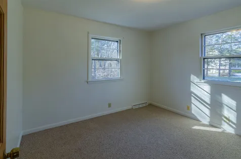 5-7 Victoria Circle Pelham NH 03076