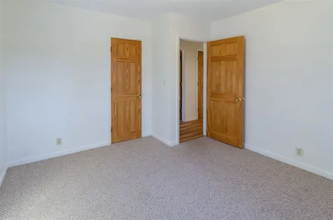 5-7 Victoria Circle Pelham NH 03076