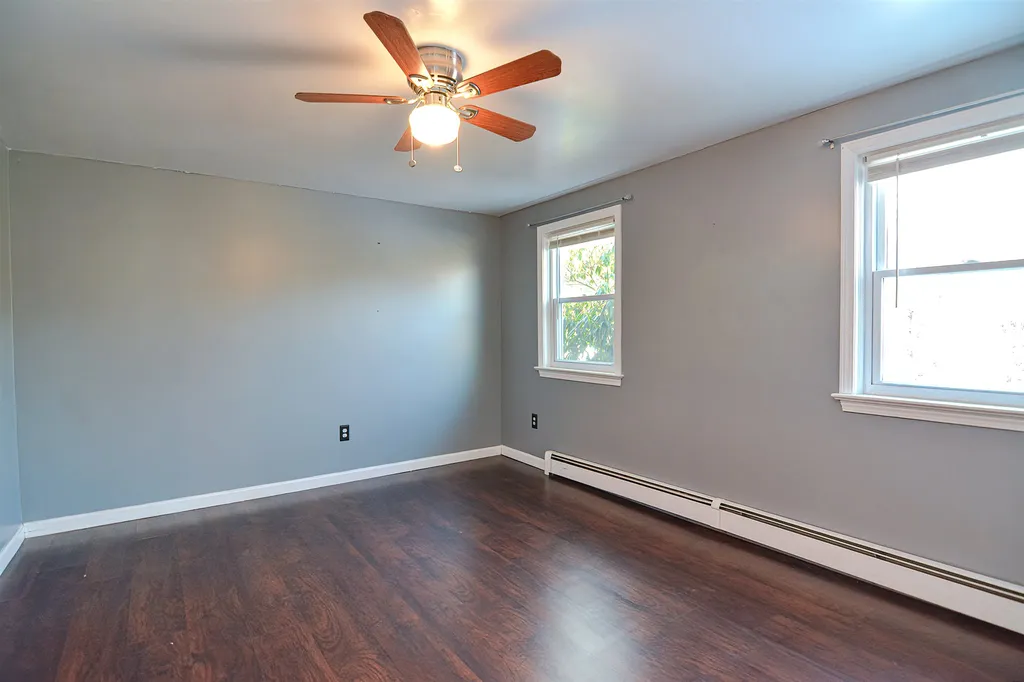 12 Olesen Road Derry NH 03038