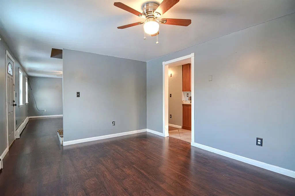 12 Olesen Road Derry NH 03038