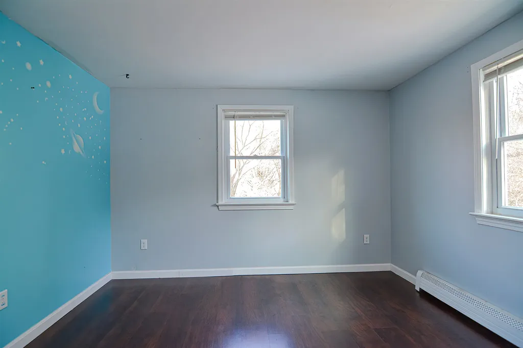 12 Olesen Road Derry NH 03038