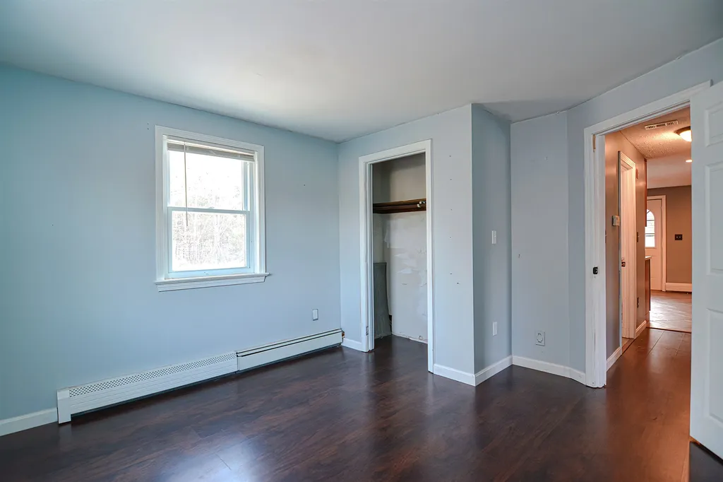 12 Olesen Road Derry NH 03038
