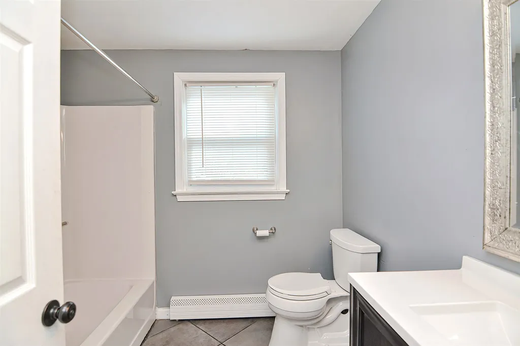 12 Olesen Road Derry NH 03038