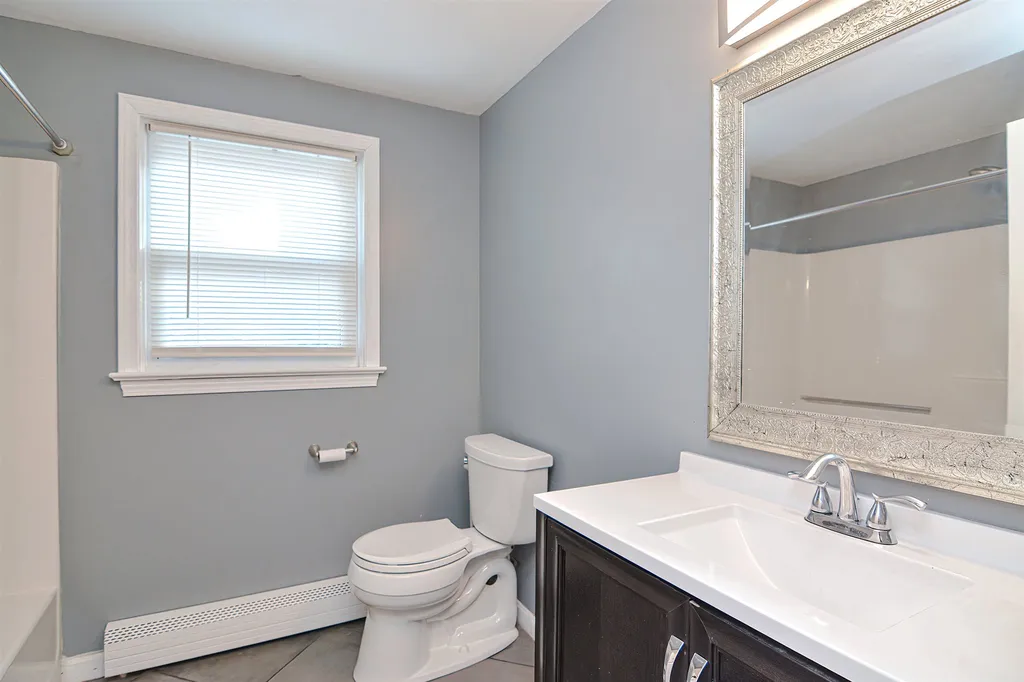 12 Olesen Road Derry NH 03038
