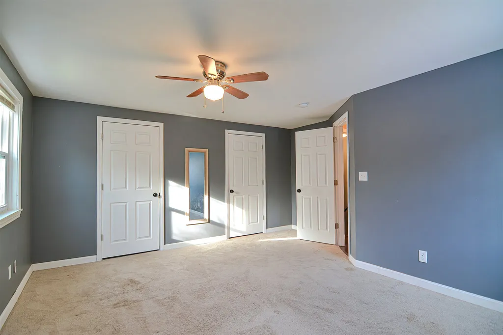 12 Olesen Road Derry NH 03038