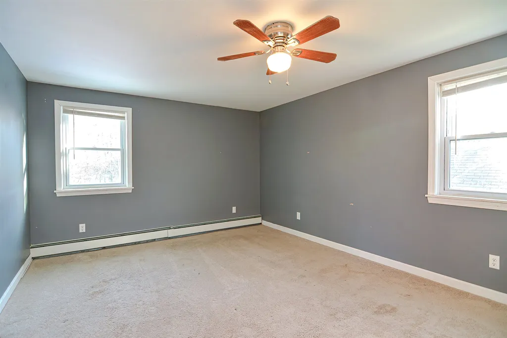 12 Olesen Road Derry NH 03038