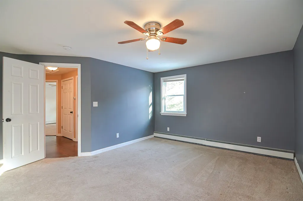12 Olesen Road Derry NH 03038