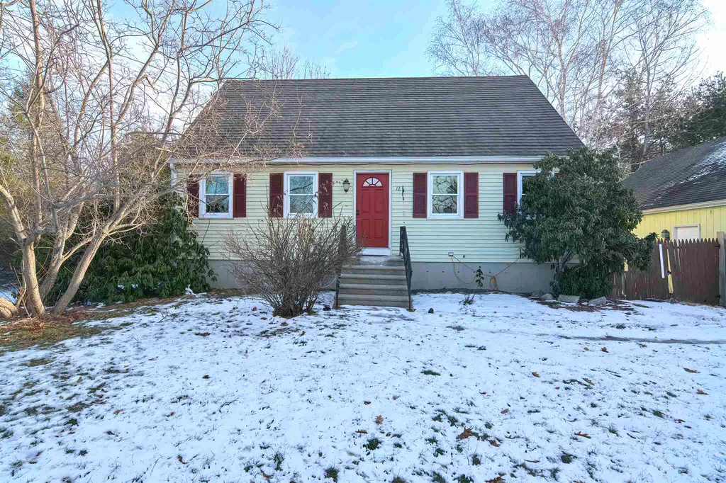 12 Olesen Road Derry NH 03038