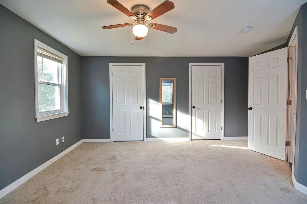 12 Olesen Road Derry NH 03038