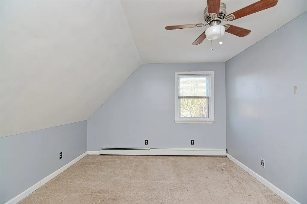 12 Olesen Road Derry NH 03038