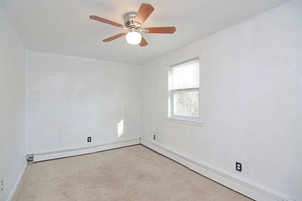 12 Olesen Road Derry NH 03038
