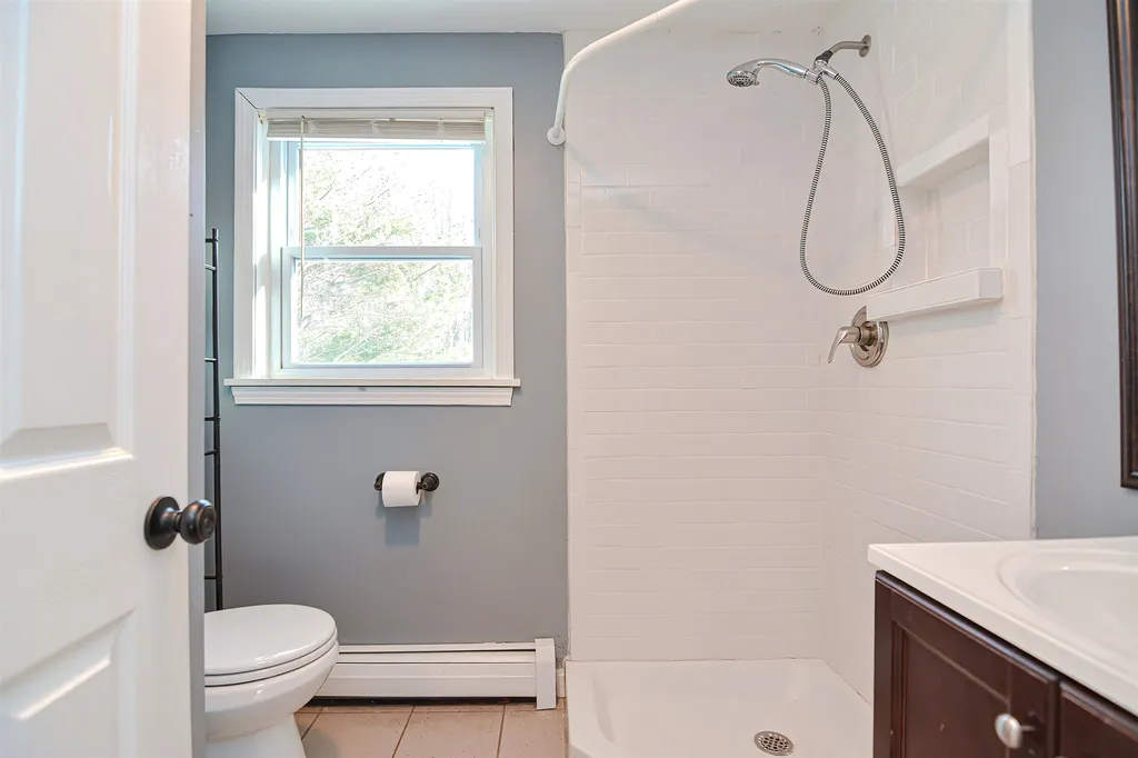12 Olesen Road Derry NH 03038