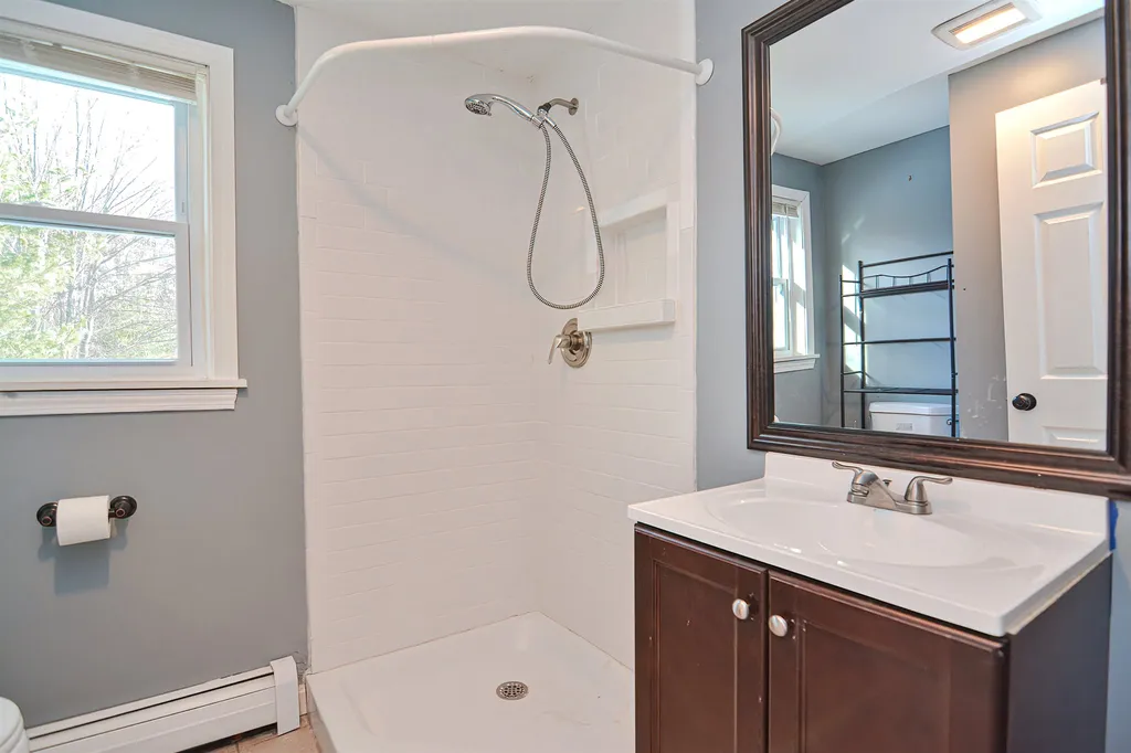 12 Olesen Road Derry NH 03038
