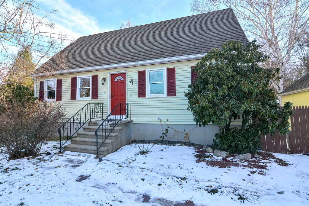 12 Olesen Road Derry NH 03038