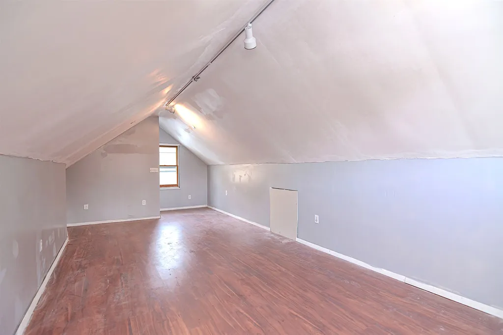 12 Olesen Road Derry NH 03038
