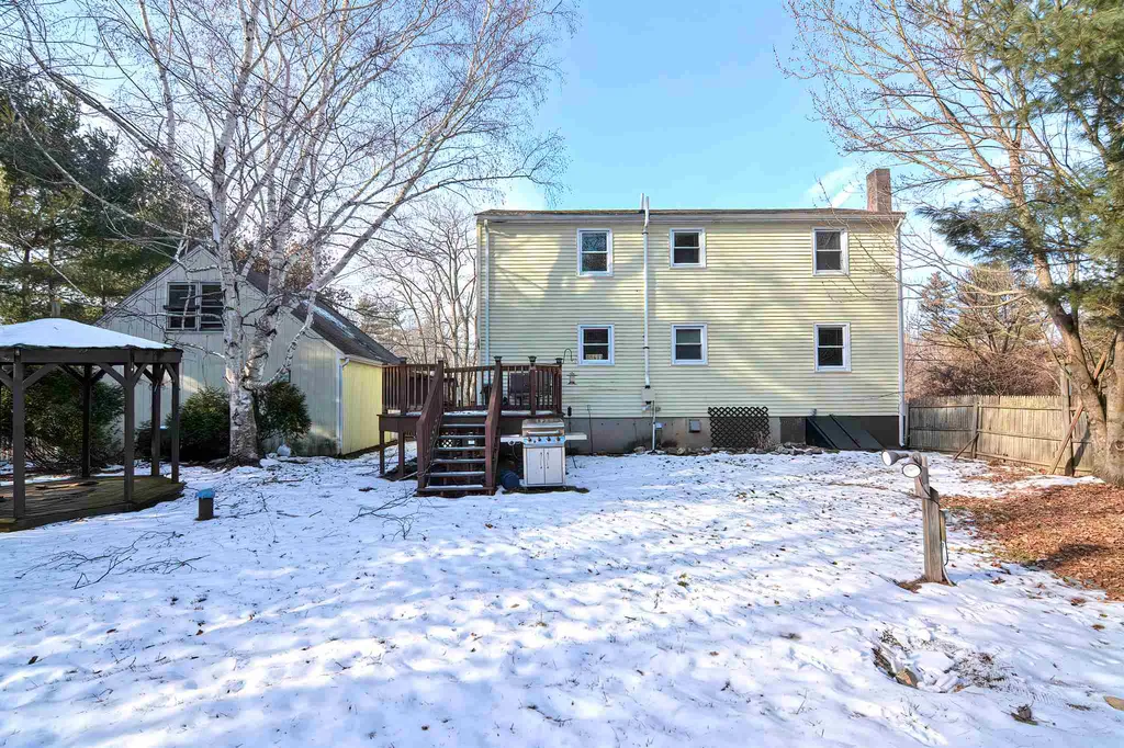 12 Olesen Road Derry NH 03038