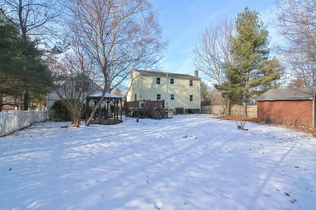 12 Olesen Road Derry NH 03038