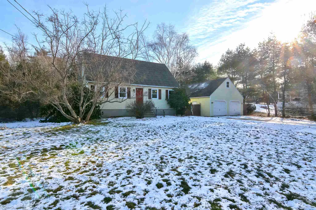 12 Olesen Road Derry NH 03038