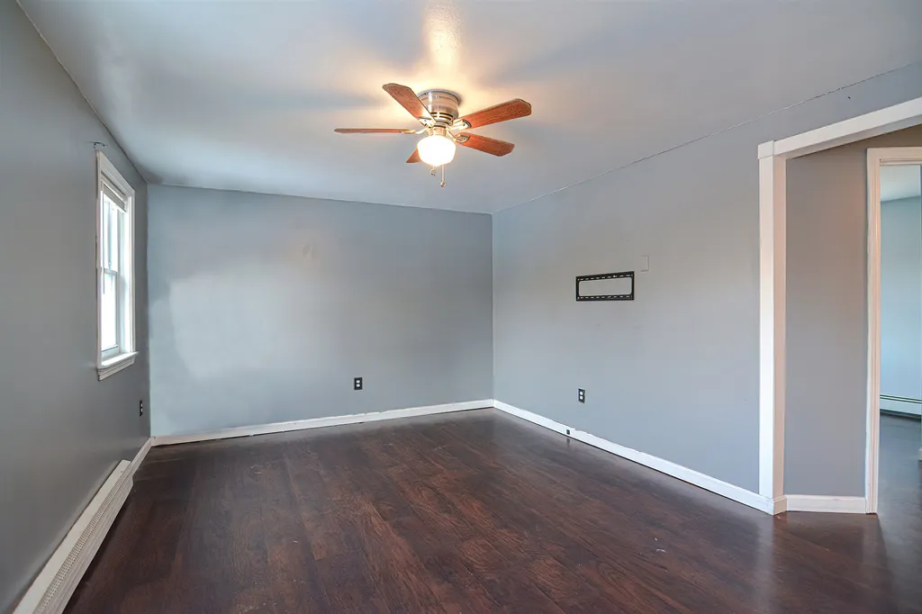 12 Olesen Road Derry NH 03038